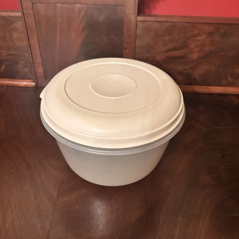 Rubbermaid vintage servin